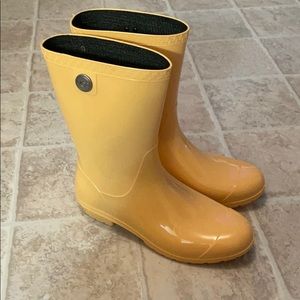 Ugg rubber boots